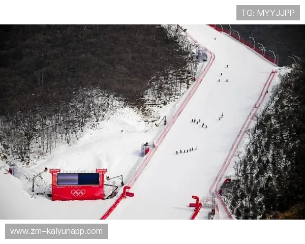世界高山滑雪赛道修复技术合作签约公布，高山滑雪障碍赛